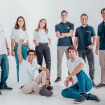 Polos de trabajo personalizados para empresas y uniformes corporativos