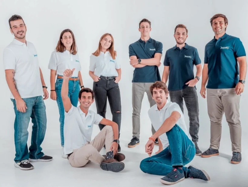 Polos de trabajo personalizados para empresas y uniformes corporativos